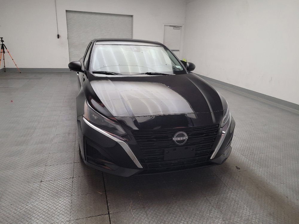 Used 2025 Nissan Altima 2.5 SV FWD image 14