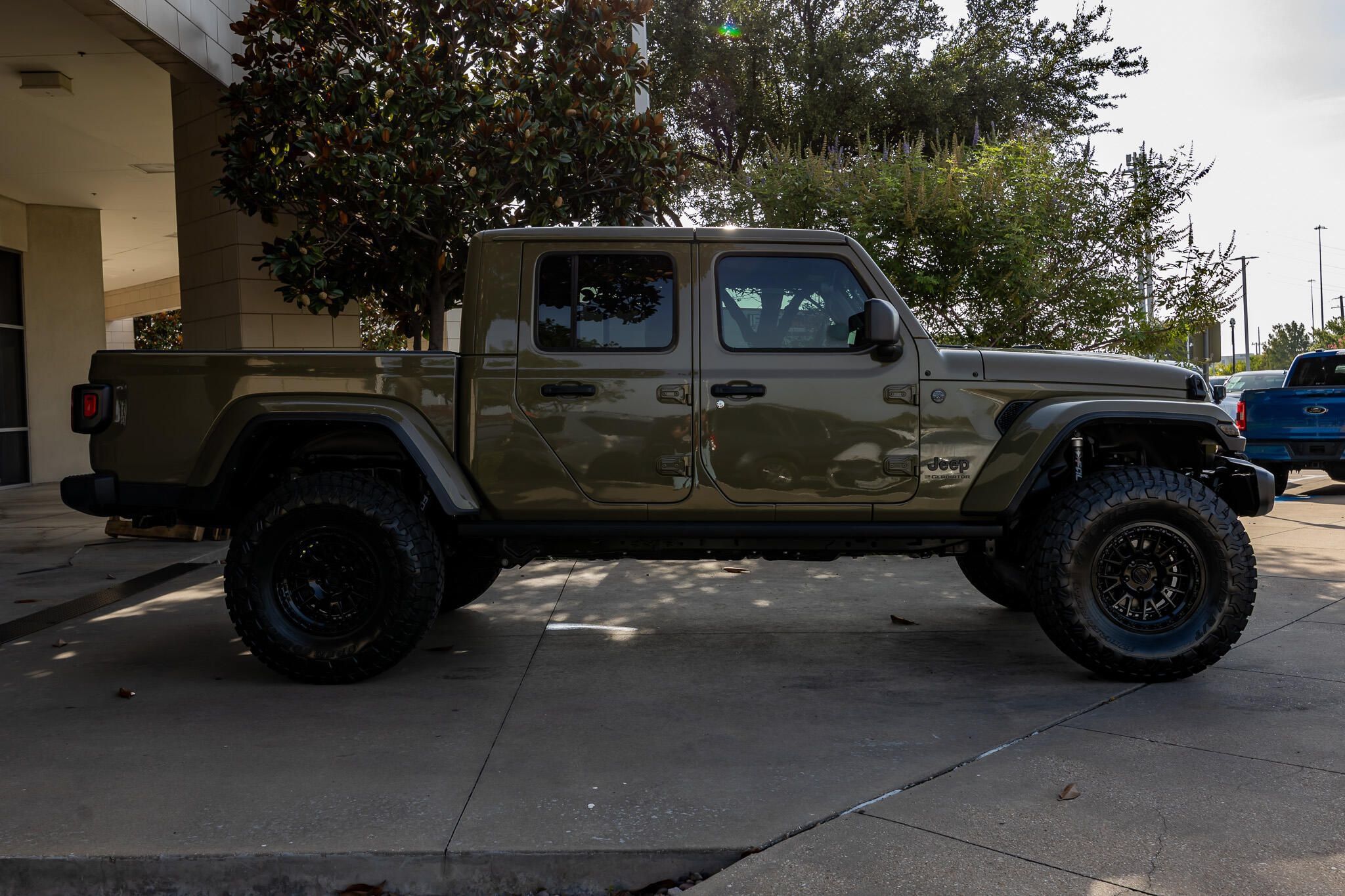 Used 2025 Jeep Gladiator Sport AWD/4WD image 14