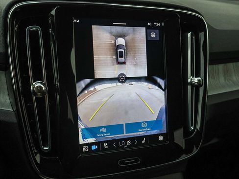 New 2025 Volvo XC40 B5 Plus w/ Protection Package Premier image 39