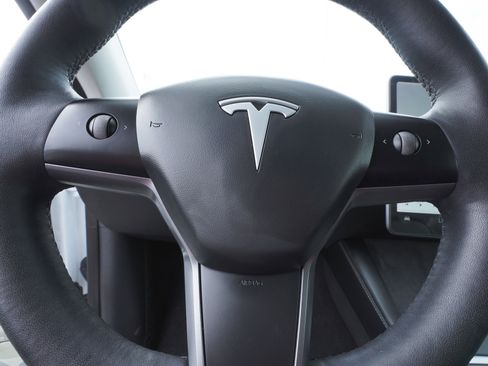 Used 2021 Tesla Model Y Long Range image 14