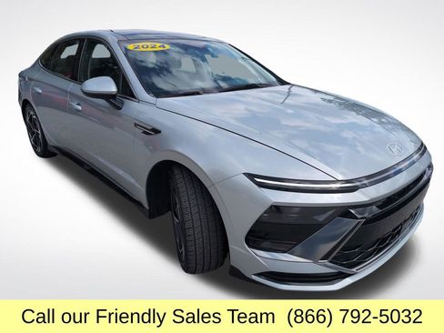 Used 2024 Hyundai Sonata SEL w/ Convenience Package FWD image 9