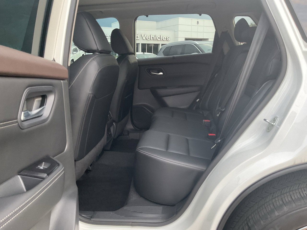 Used 2023 Nissan Rogue SL w/ SL Premium Package FWD image 11