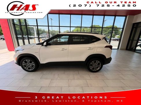 Used 2023 Kia Seltos S AWD/4WD image 2