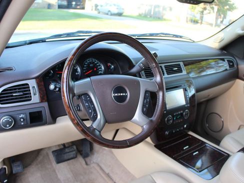 Used 2013 GMC Yukon Denali AWD/4WD image 17