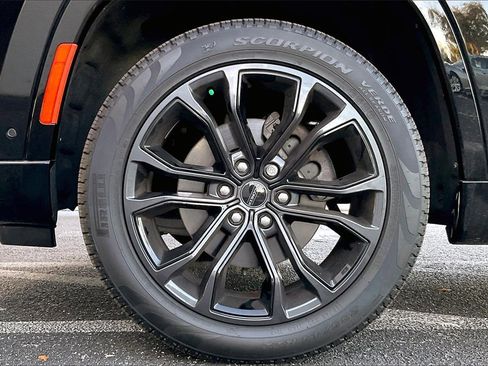 Used 2023 Jeep Grand Wagoneer Series II image 33