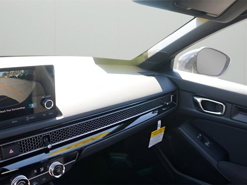 Used 2025 Honda Civic Sport image 17