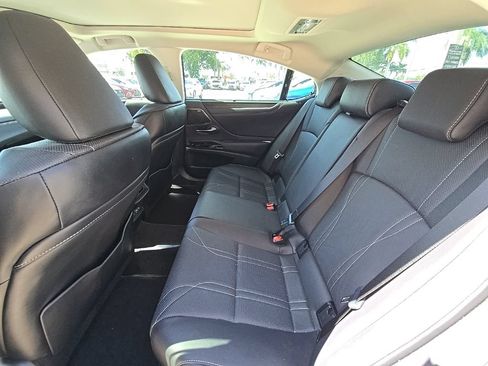Used 2025 Lexus ES 350 Ultra Luxury w/ Accessory Package (Z2) FWD image 25