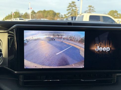 Used 2024 Jeep Wrangler Unlimited w/ LED Headlamp & Fog Lamp Group image 14