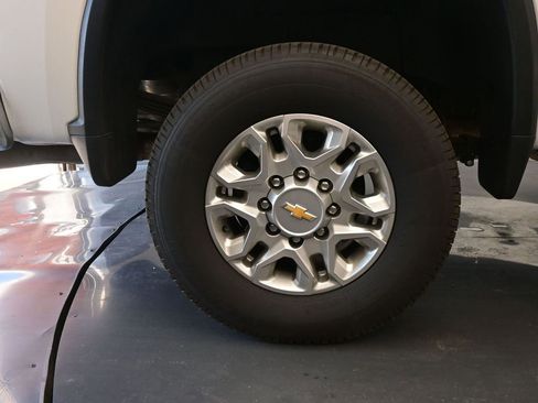 Used 2024 Chevrolet Silverado 2500 LT image 9