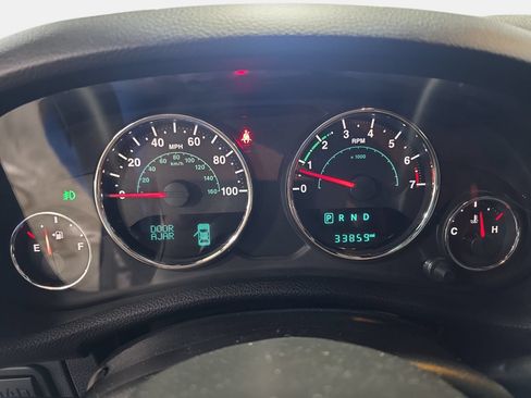 Used 2018 Jeep Wrangler Unlimited Rubicon w/ Connectivity Group AWD/4WD image 18