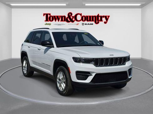 Used 2025 Jeep Grand Cherokee Laredo X w/ Luxury Tech Group I AWD/4WD image 1