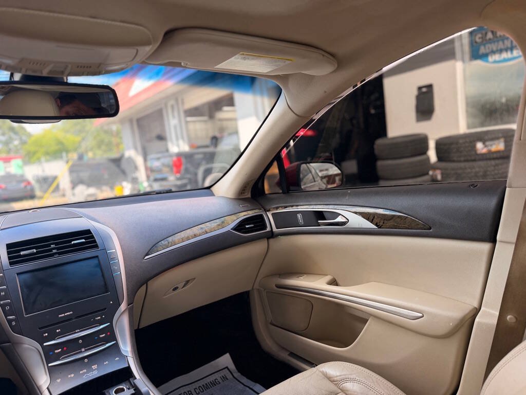 Used 2013 Lincoln MKZ FWD image 19