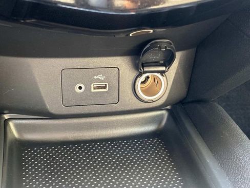 Used 2019 Nissan Rogue SV image 27