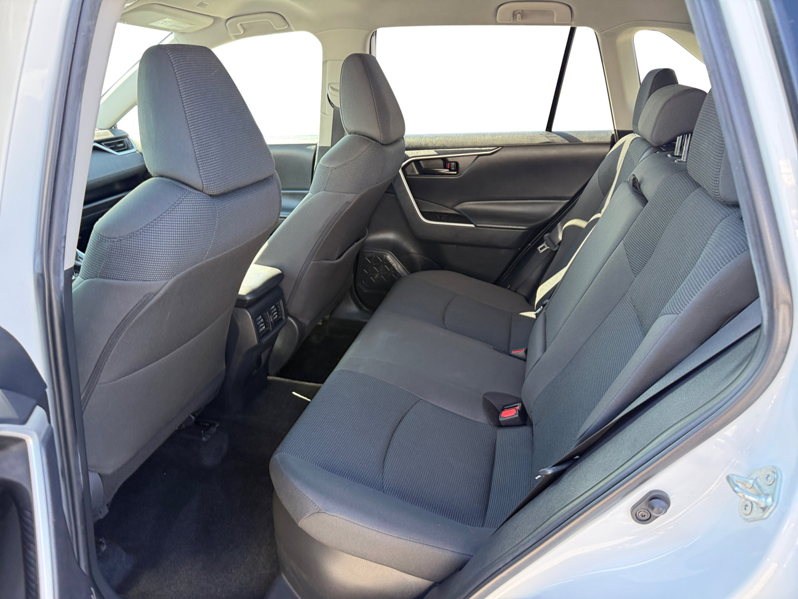 Used 2024 Toyota RAV4 LE AWD/4WD image 16