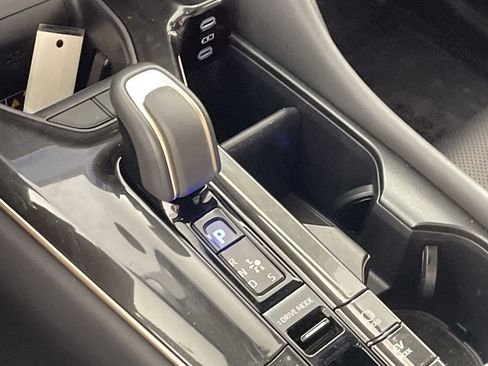 Used 2025 Toyota Crown Signia Limited image 14