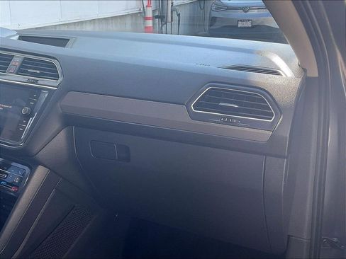 Used 2024 Volkswagen Tiguan SE AWD/4WD image 13