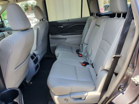 Used 2017 Honda Pilot Touring image 23