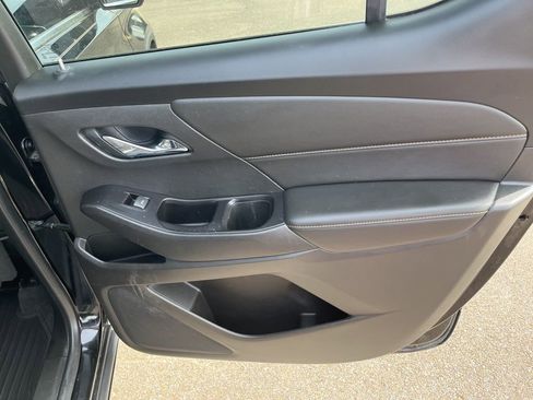 Used 2020 Chevrolet Traverse LT image 27