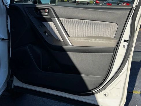 Used 2017 Subaru Forester 2.5i Premium w/ All-Weather Package image 11