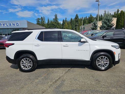 Used 2023 Chevrolet Traverse LT image 8