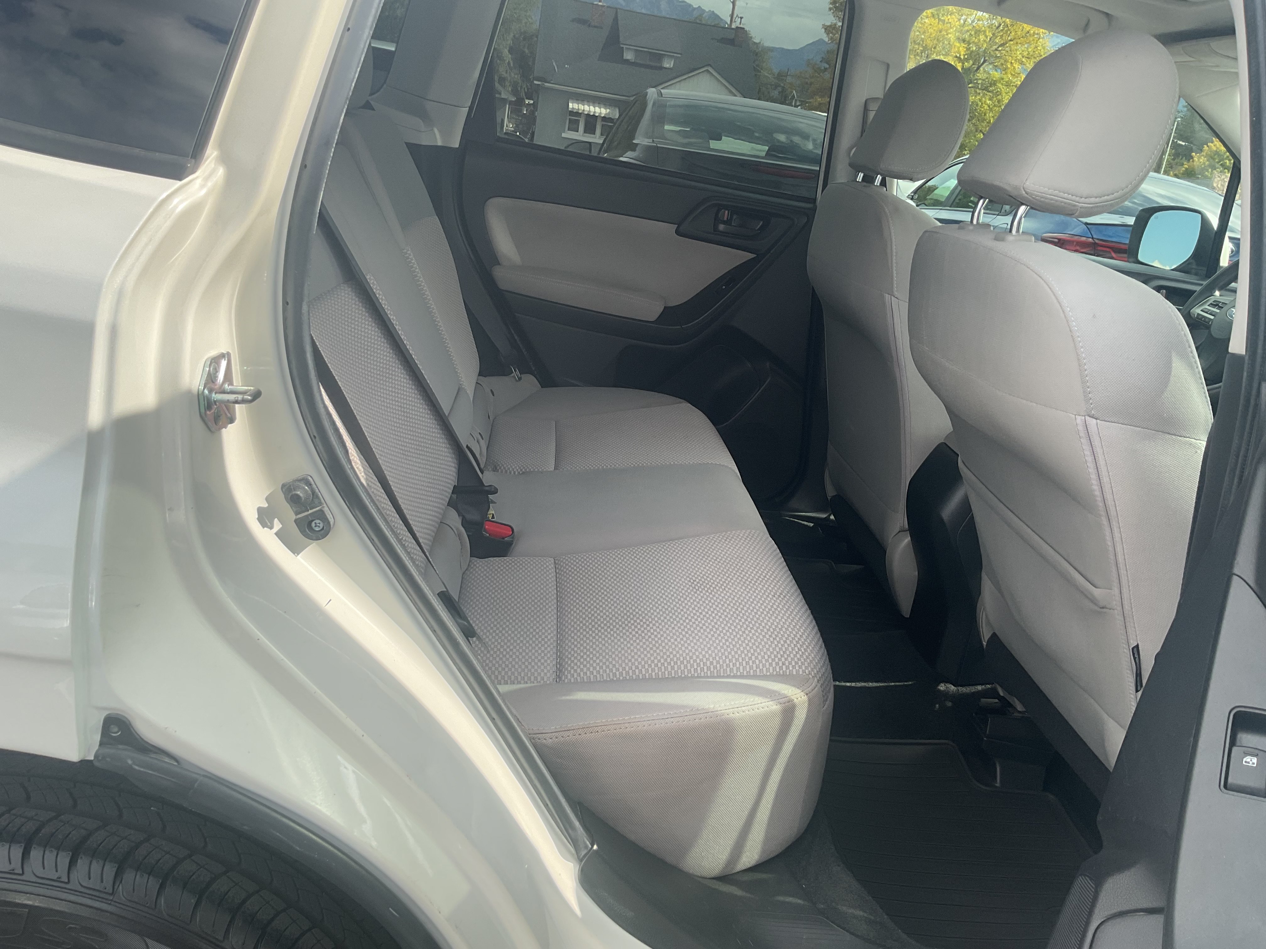 Used 2015 Subaru Forester 2.5i Premium w/ All-Weather Package AWD/4WD image 11