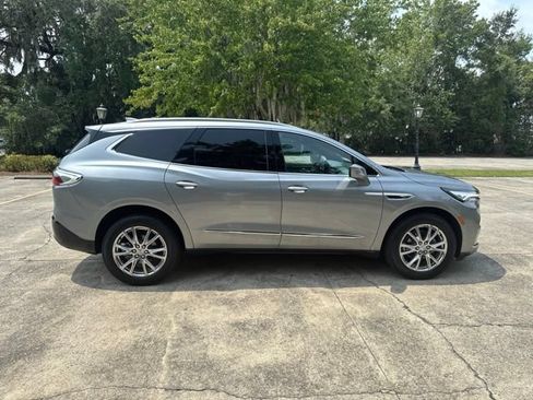 Used 2023 Buick Enclave Essence w/ Experience Buick Package FWD image 3