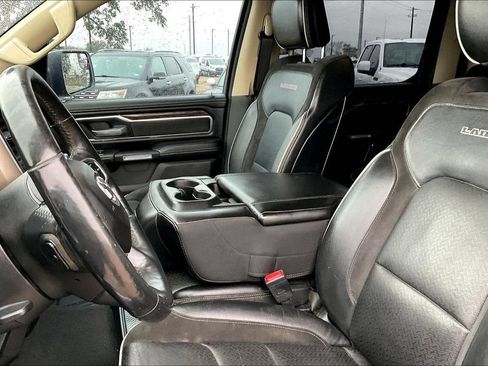 Used 2019 RAM 1500 Laramie AWD/4WD image 18