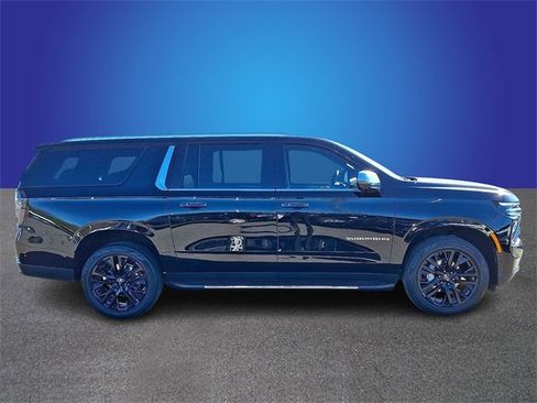 Used 2025 Chevrolet Suburban Premier w/ Sun And Tow Package image 4