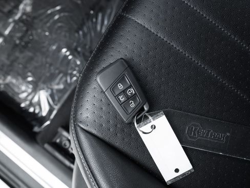 Used 2022 Volkswagen Tiguan SE R-Line image 44