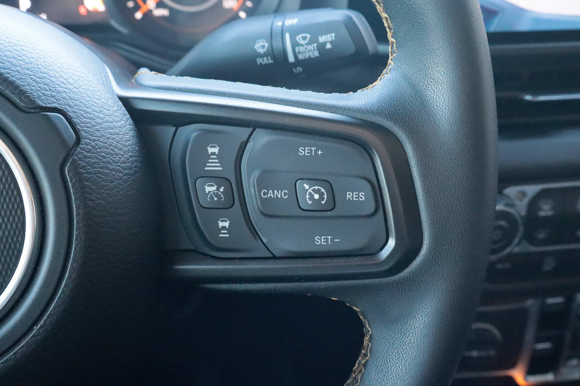 Used 2025 Jeep Gladiator Mojave AWD/4WD image 31
