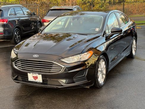 Used 2020 Ford Fusion SE image 3