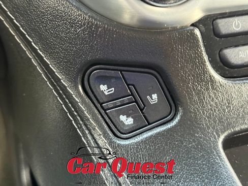Used 2017 GMC Yukon SLT AWD/4WD image 35