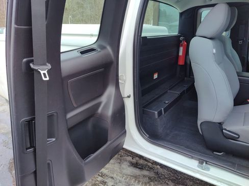 Used 2018 Toyota Tacoma SR image 20