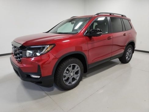 Used 2025 Honda Passport TrailSport image 3
