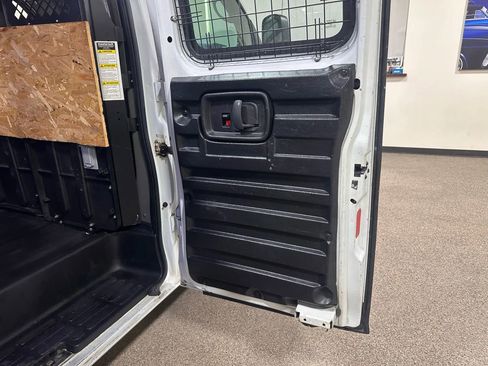 Used 2013 GMC Savana 1500 AWD image 25