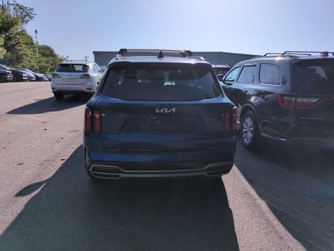 Used 2022 Kia Sorento S w/ Panoramic Sunroof Package FWD image 4