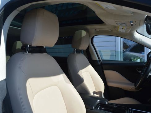 Used 2020 Jaguar F-PACE Premium image 21
