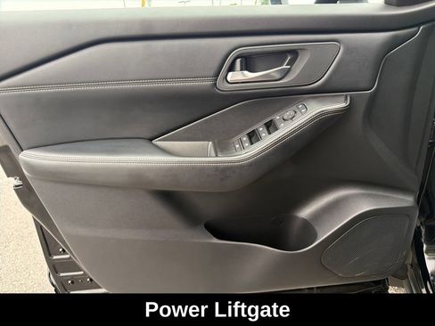 Used 2025 Nissan Rogue SV w/ SV Premium Package FWD image 12