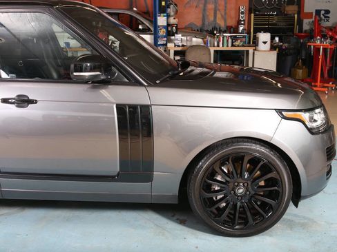 Used 2017 Land Rover Range Rover HSE image 17