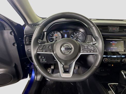 Used 2018 Nissan Rogue SV image 13