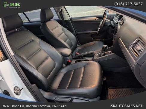 Used 2017 Volkswagen Jetta SE image 18