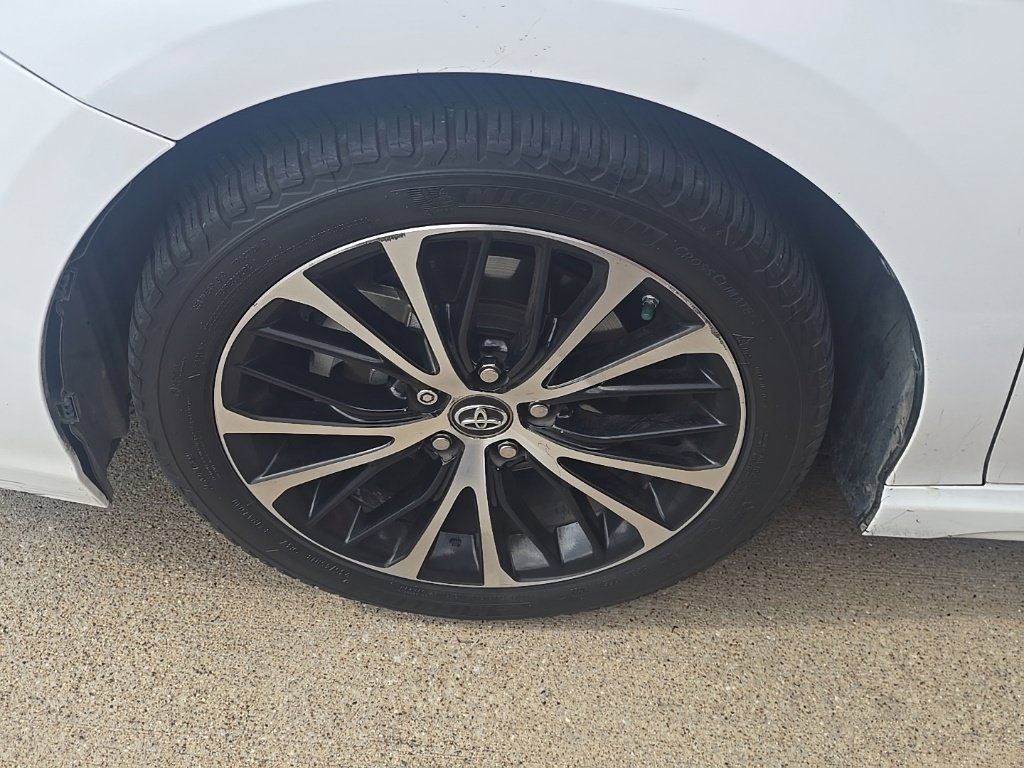 Used 2019 Toyota Camry SE FWD image 7
