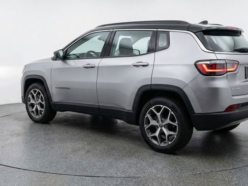 Used 2025 Jeep Compass Limited image 6
