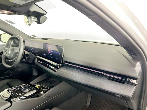 Certified 2026 BMW 530i xDrive 530i xDrive w/ Premium Package image 28