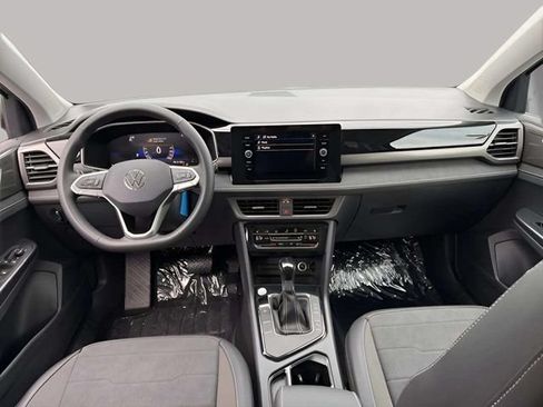 New 2026 Volkswagen Taos SE FWD image 4