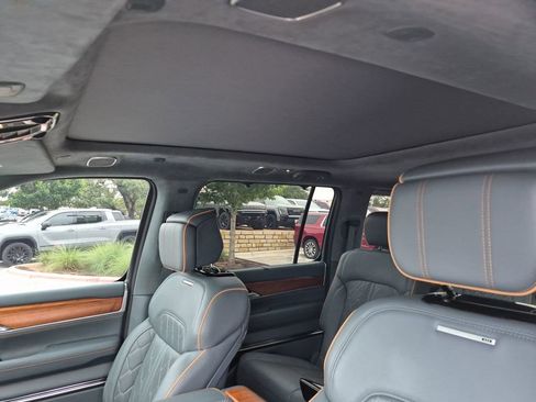 Used 2024 Jeep Grand Wagoneer Series III AWD/4WD image 29