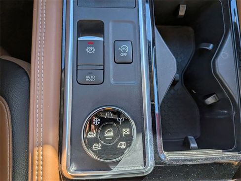 Certified 2023 Nissan Pathfinder Platinum w/ Cargo Package image 17