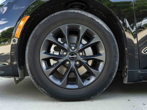 Used 2021 Chrysler Pacifica Touring-L w/ Uconnect Theater Family Group FWD image 14