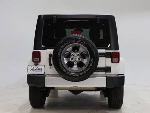 Used 2017 Jeep Wrangler Unlimited Sahara w/ Connectivity Group AWD/4WD image 6