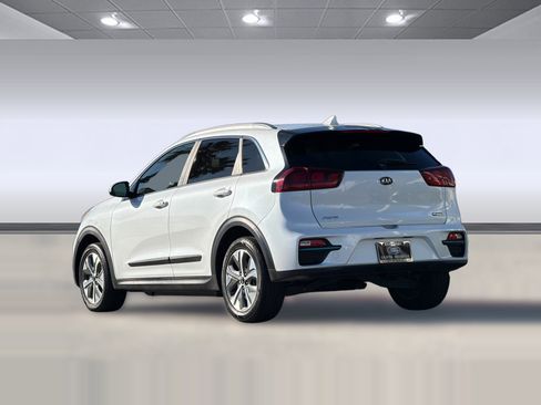 Used 2020 Kia Niro EX image 3